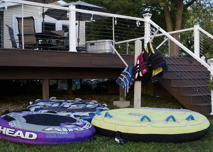 Eclectic Riverside 3 Season Large Deck Сasa de vacaciones Moline