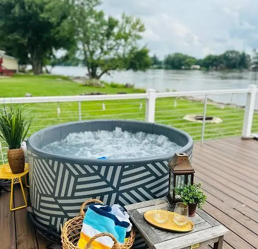 Eclectic Riverside 3 Season Large Deck