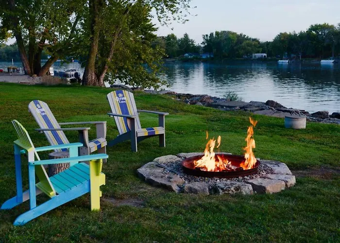Сasa de vacaciones Eclectic Riverside 3 Season Large Deck