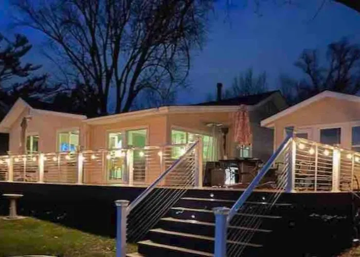 Eclectic Riverside 3 Season Large Deck Сasa de vacaciones Moline