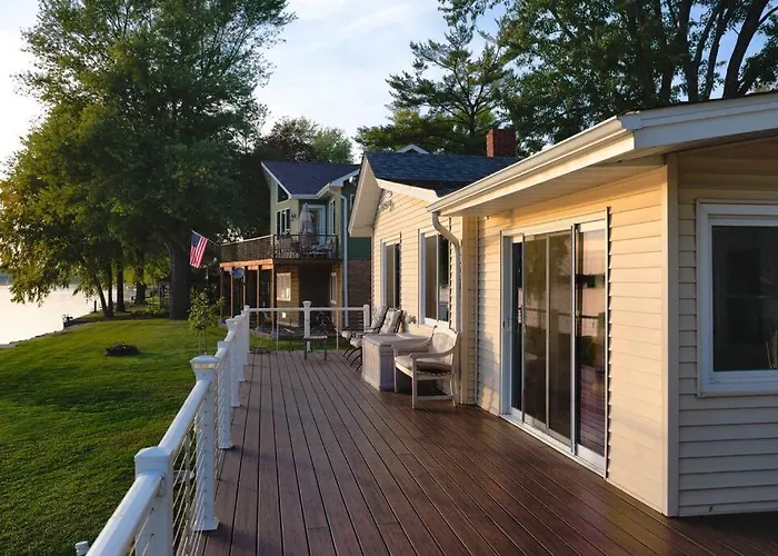 Eclectic Riverside 3 Season Large Deck Сasa de vacaciones Moline