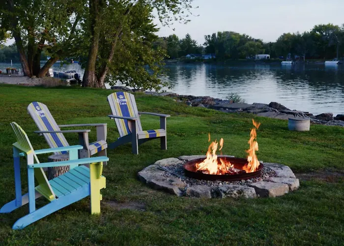 Eclectic Riverside 3 Season Large Deck Сasa de vacaciones *